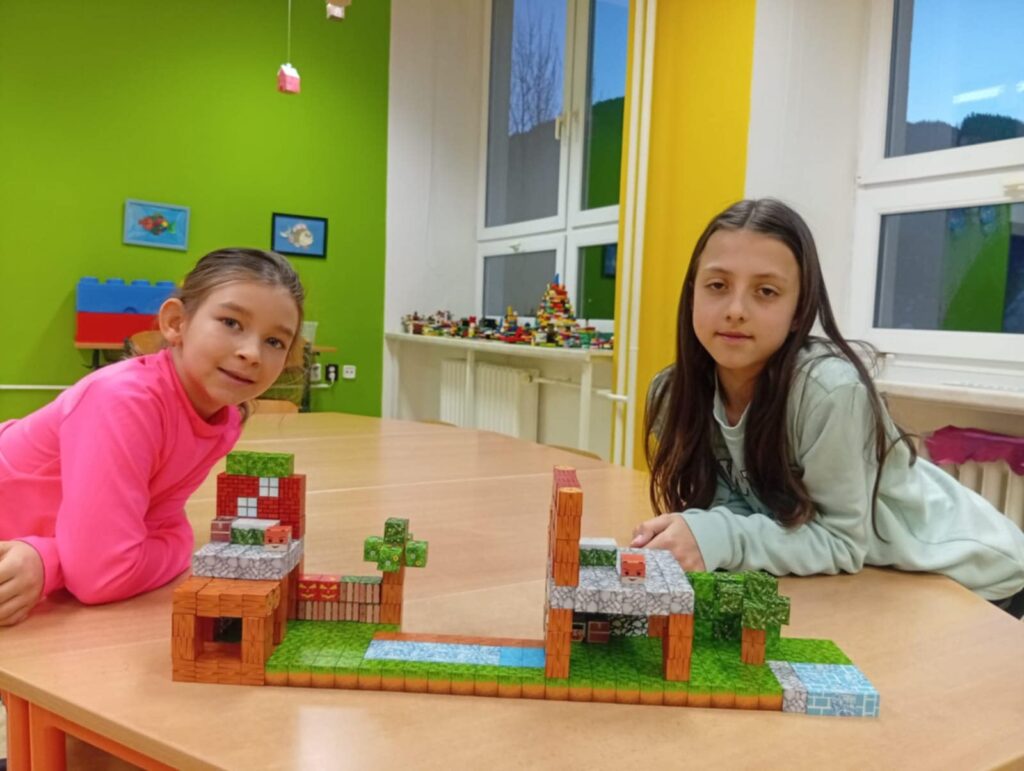 Minecraft kostky vládnou družinou
